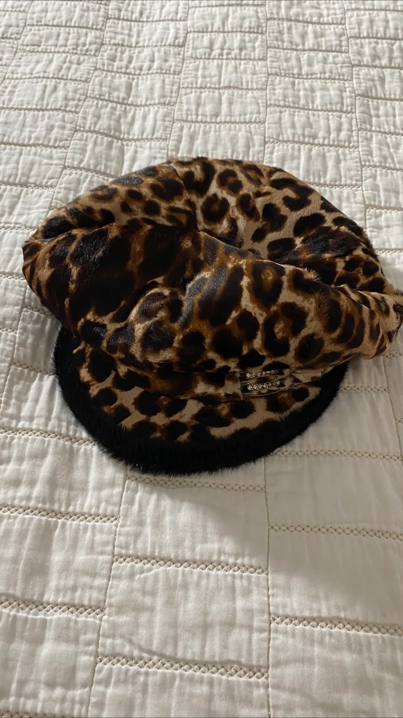 women's cap made of natural pony fur image indicator(3)