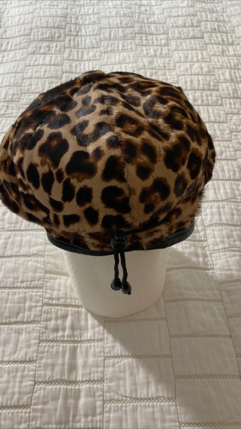 women's cap made of natural pony fur image indicator(2)