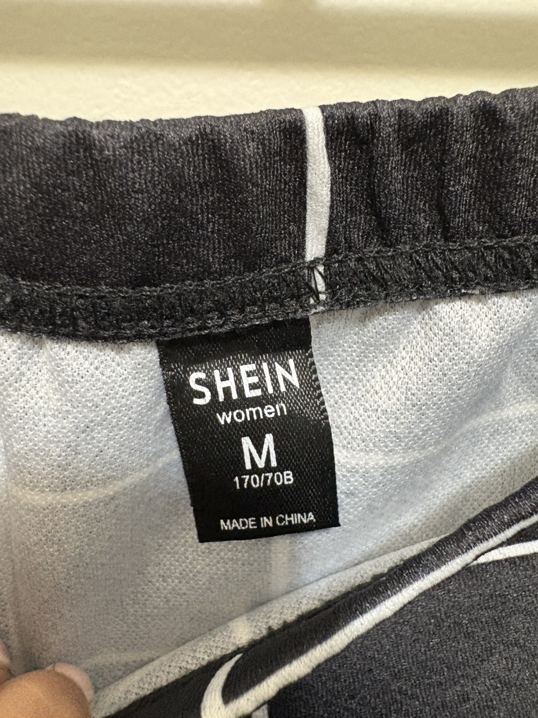 🆕 Black Grid Mini Skirt - Size Medium - photo 3