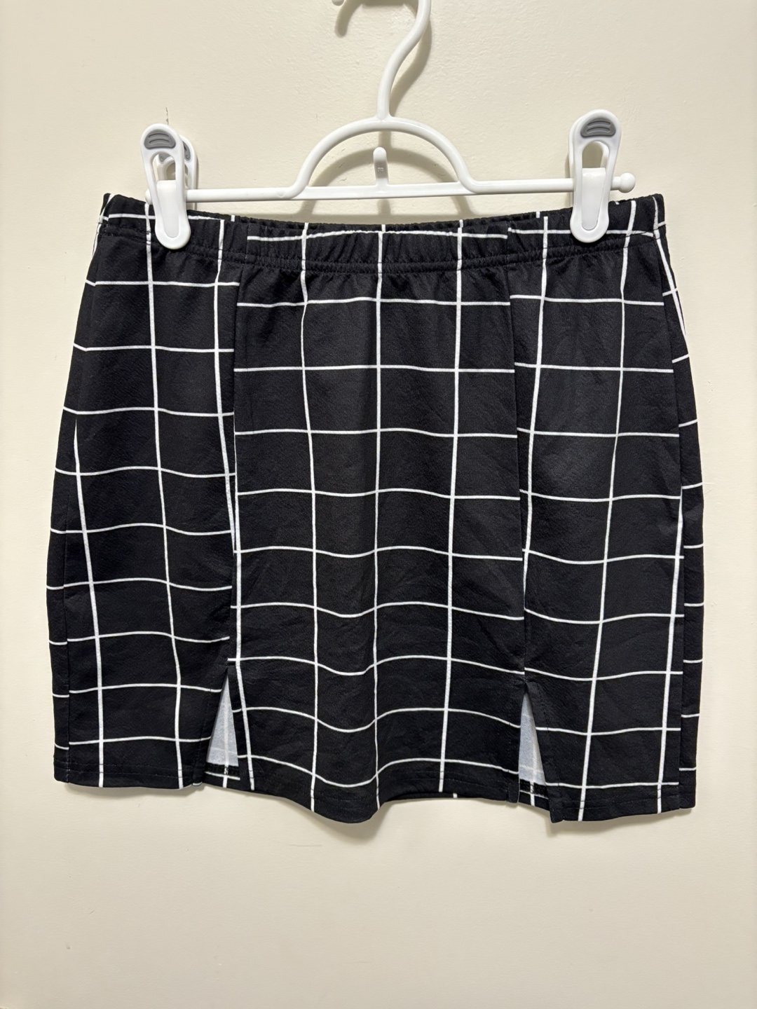 🆕 Black Grid Mini Skirt - Size Medium