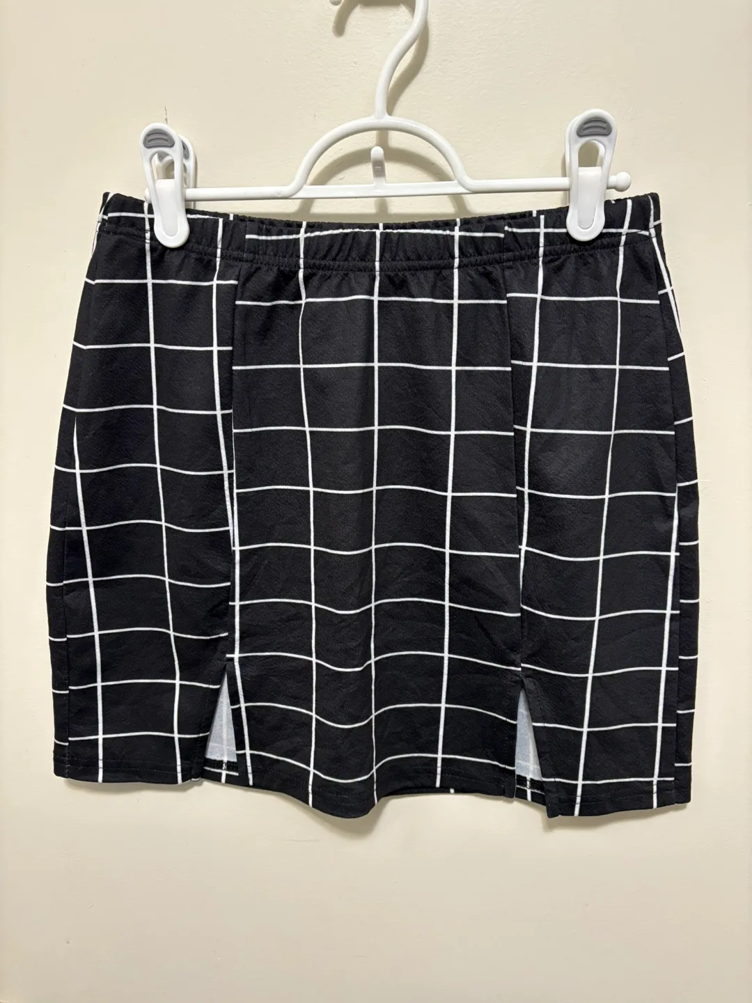🆕 Black Grid Mini Skirt - Size Medium thumbnail