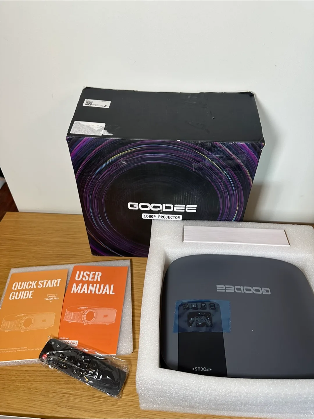 GOODEE Projector with Box YG600