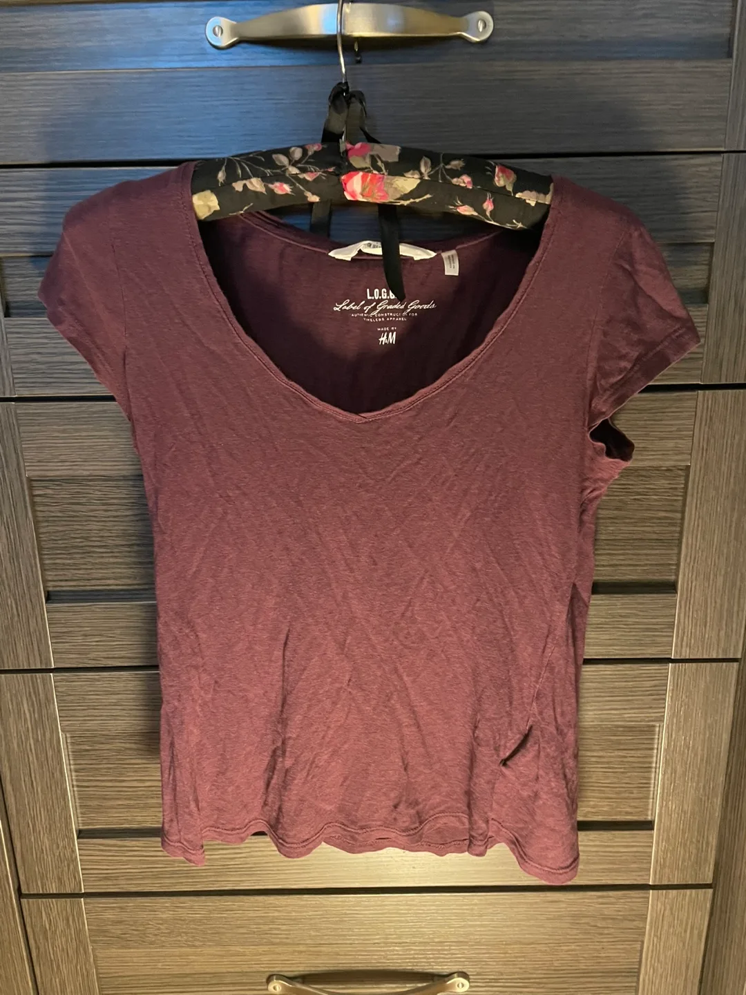 Gap & H&M V-Neck T-Shirts - Size S and M thumbnail