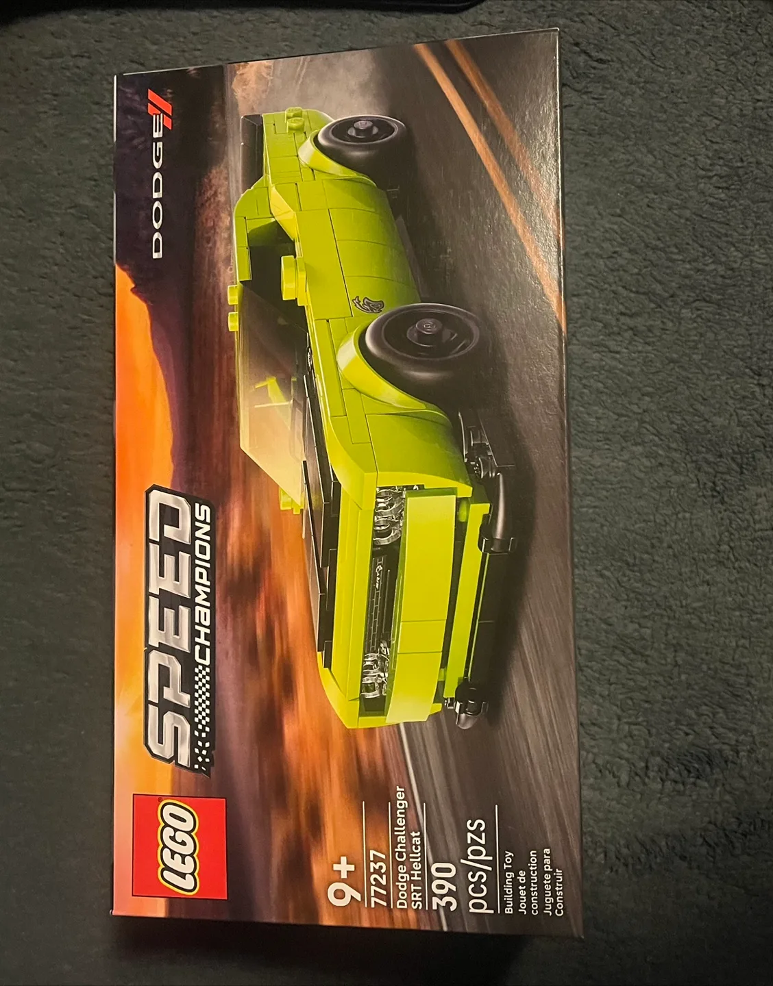 New LEGO Speed Champions Dodge Challenger SRT Hellcat thumbnail