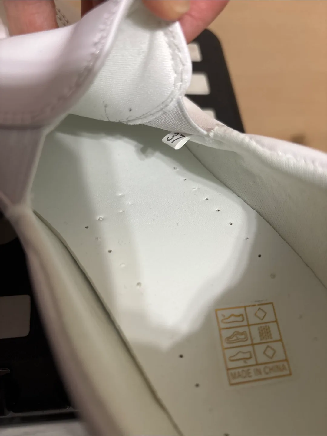 White Slip-On Nurse Shoes - Size 37 image indicator(5)