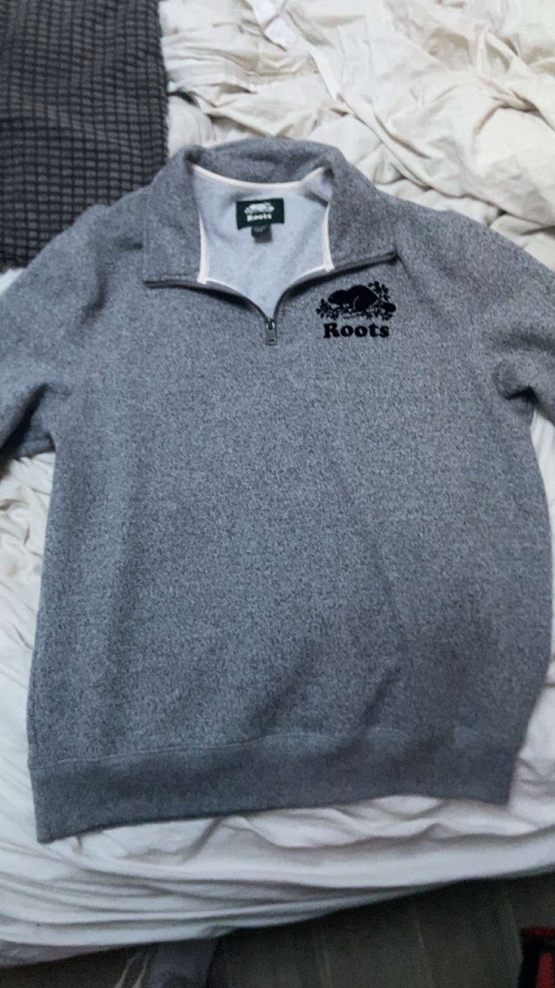 Roots Grey 1/4 Zip Pullover - Size m men’s L women’s