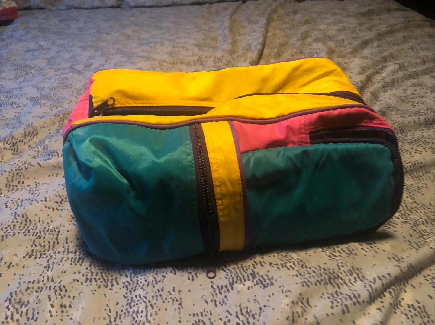 Colourful Vintage Style Travel Bag image indicator(3)