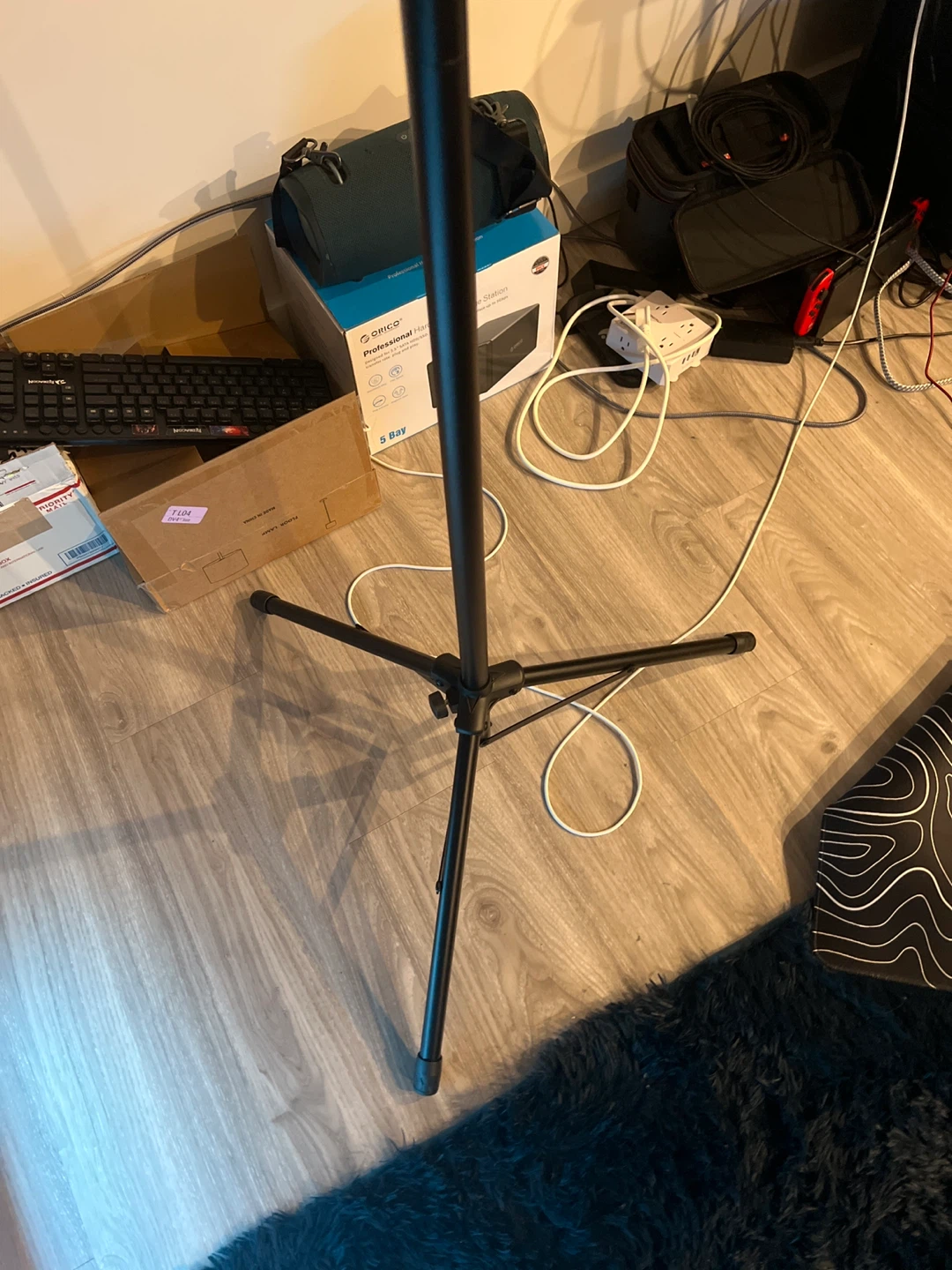 Must be gone by Friday! Aokeo Isolation Shield with Stand - photo 2