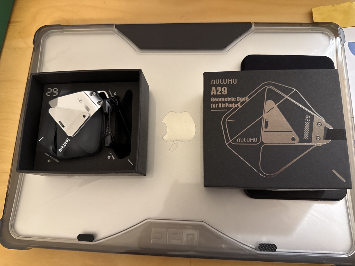 Aulumu A29 Geometric Case for AirPods 4