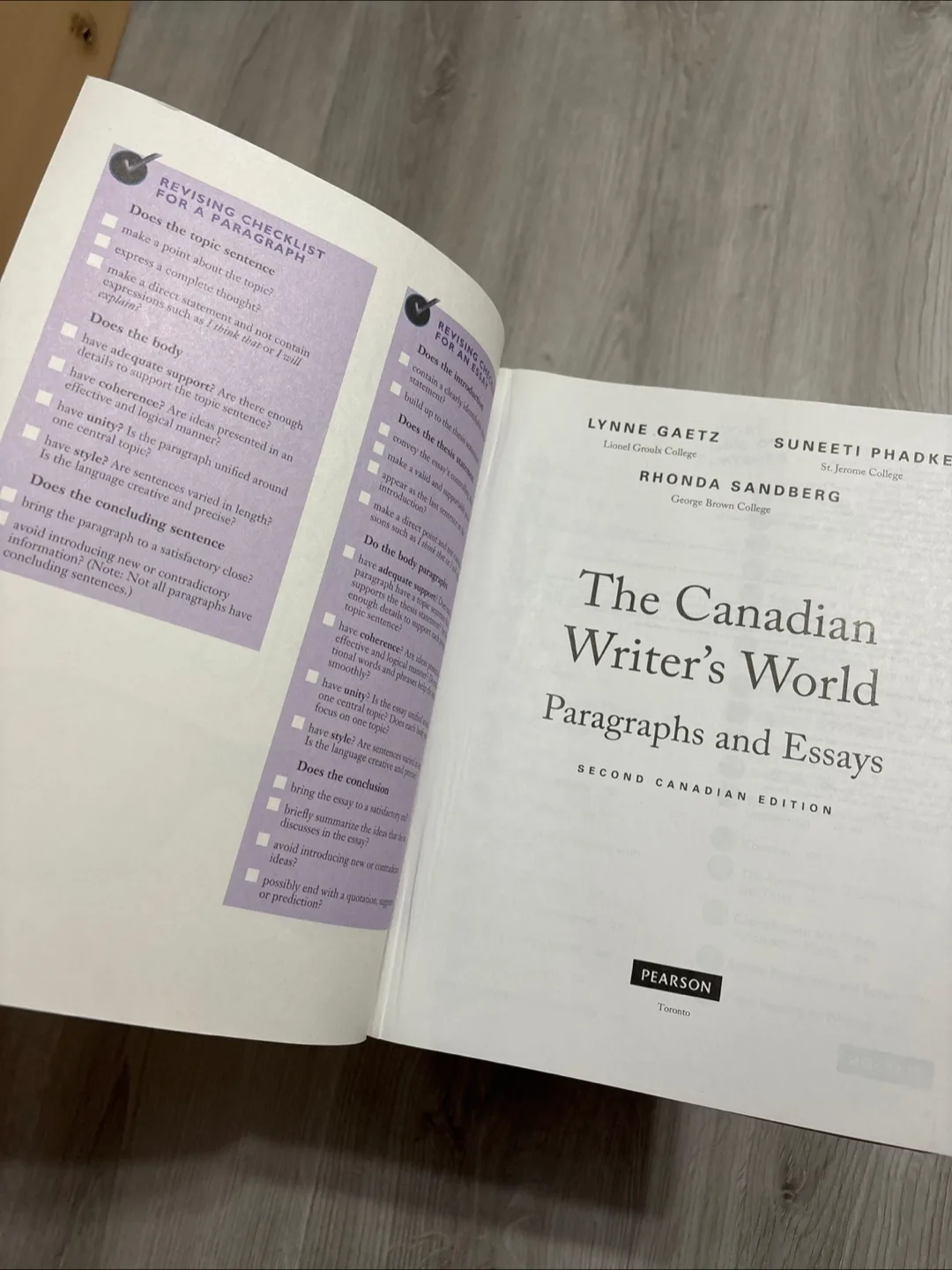 The Canadian Writer's World: Paragraphs and Essays image indicator(3)