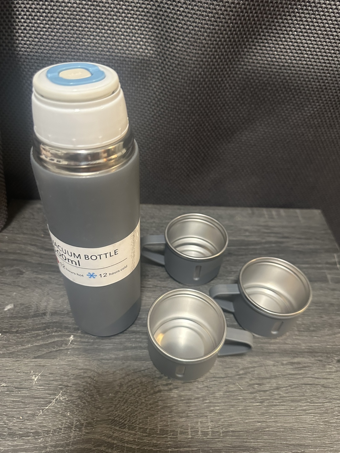 Vacuum Bottle 500ml with Cups - Keeps Hot/Cold - photo 2