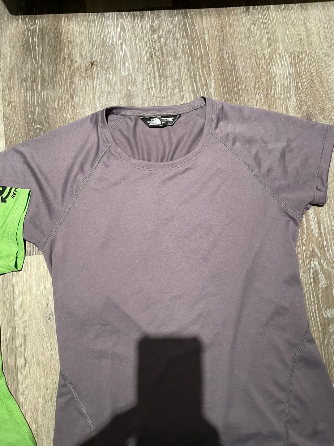 The North Face, Columbia T-Shirts image indicator(3)