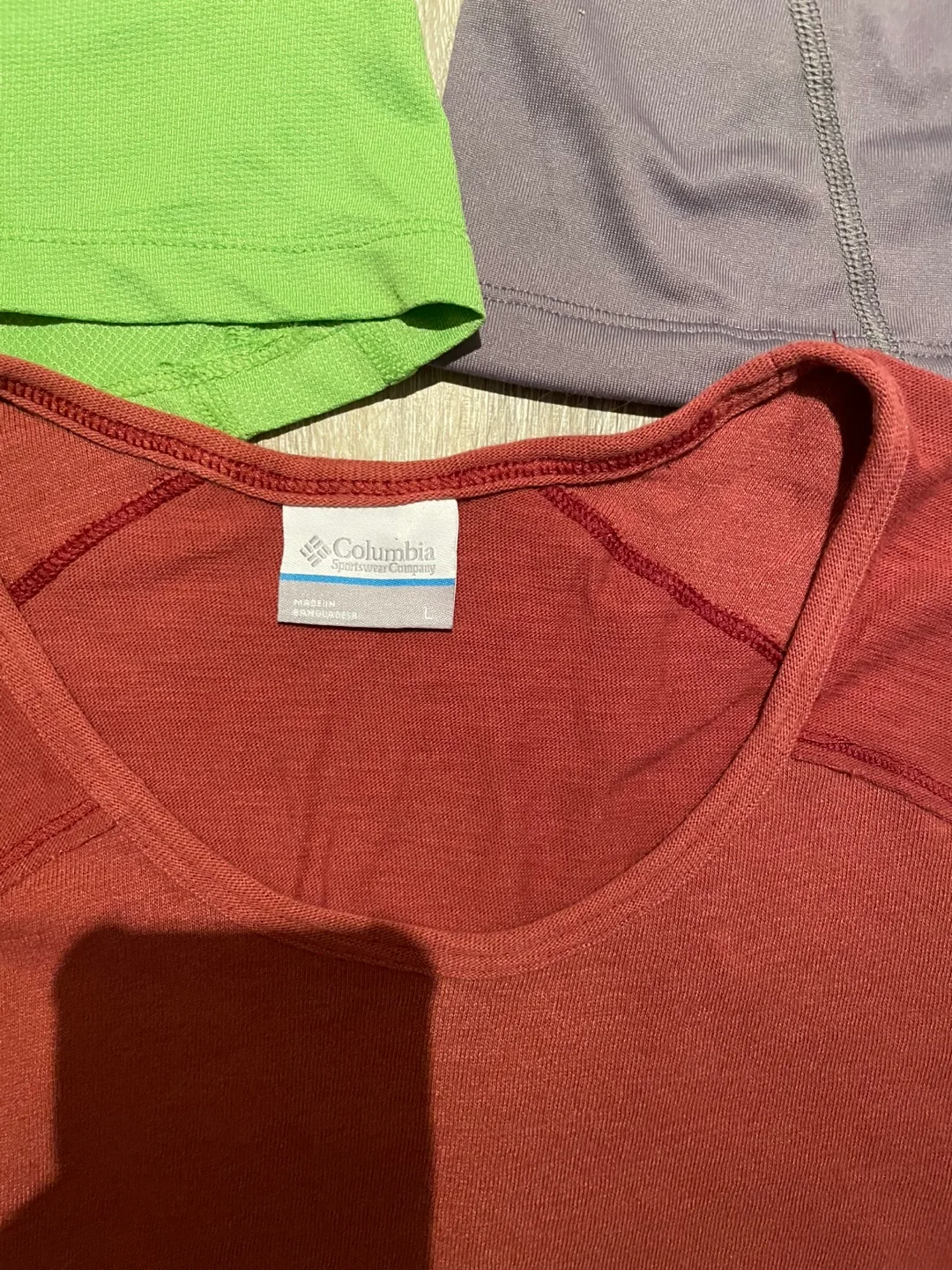 The North Face, Columbia T-Shirts image indicator(4)