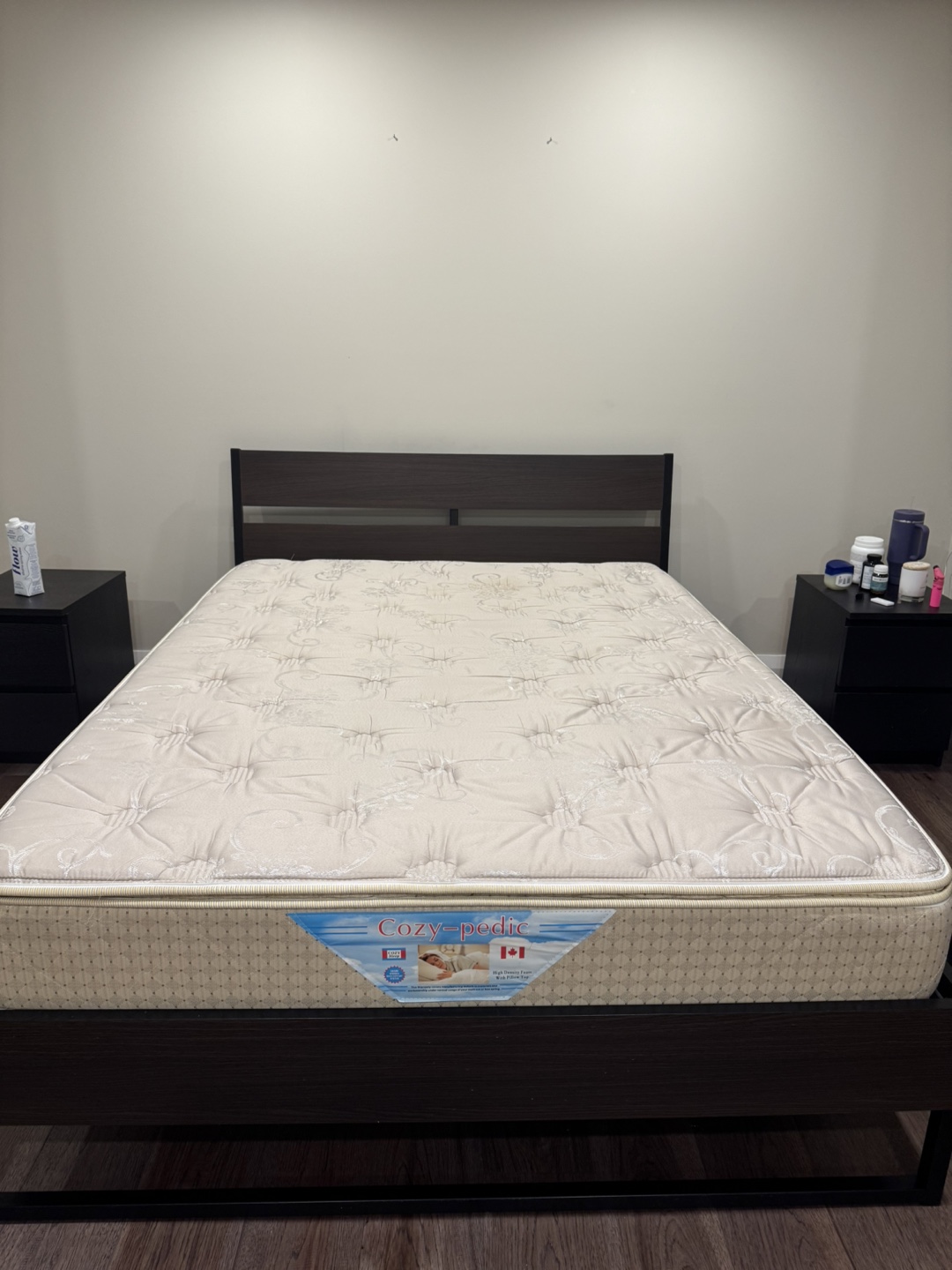 Queen sized bed, Cozy Pedic Mattress and night tables - photo 4