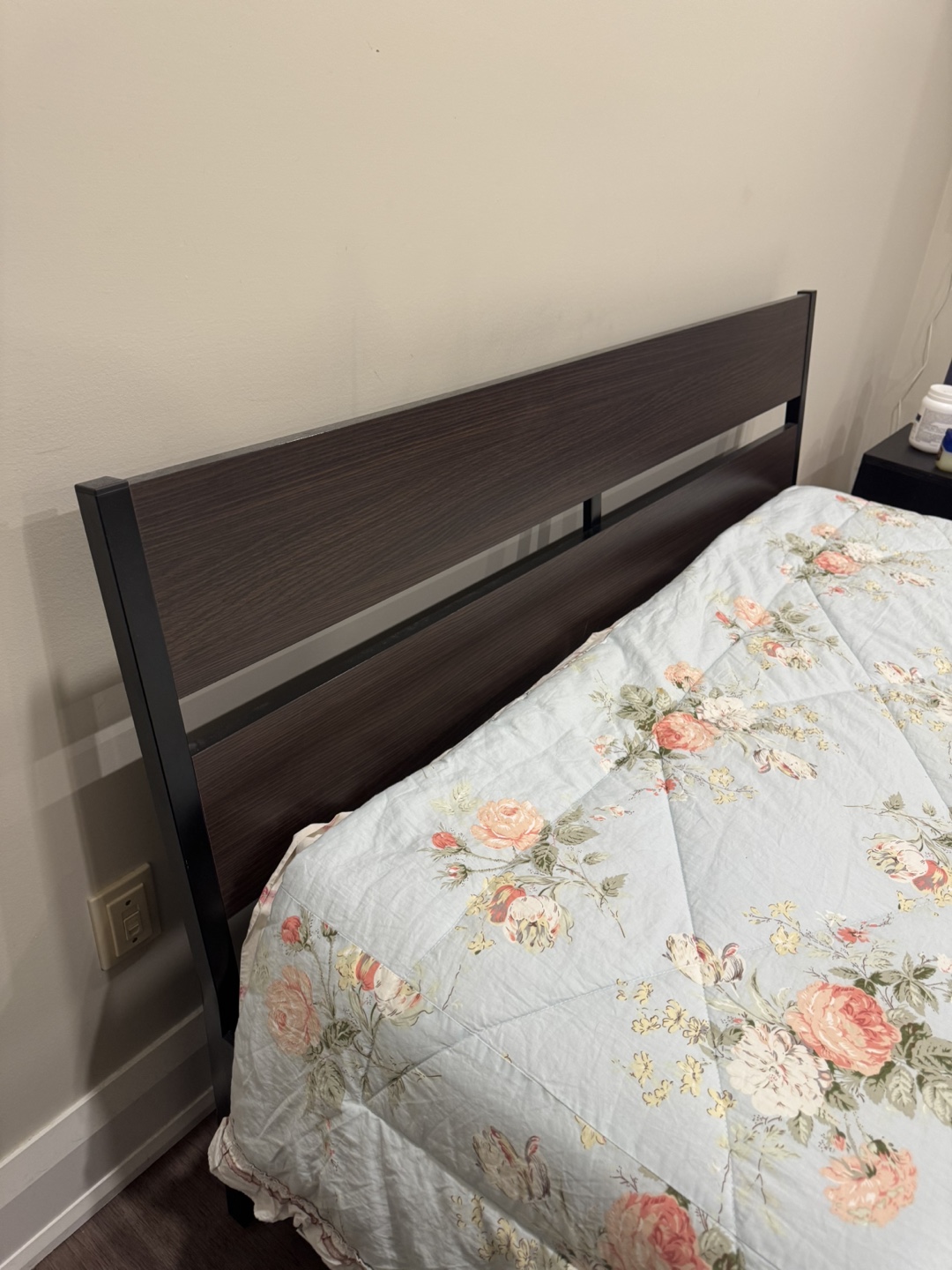 Queen sized bed, Cozy Pedic Mattress and night tables - photo 3
