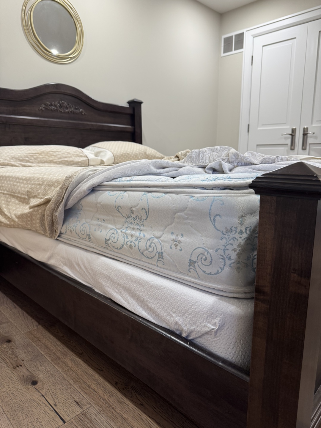 Dark Wood Queen Size Bed Frame, mattress and night tables. - photo 4