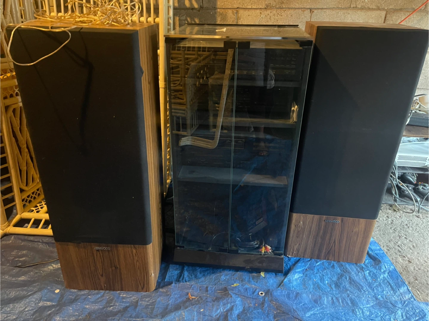 REDUCED - WORKING Kenwood Stereo Speakers & Cabinet