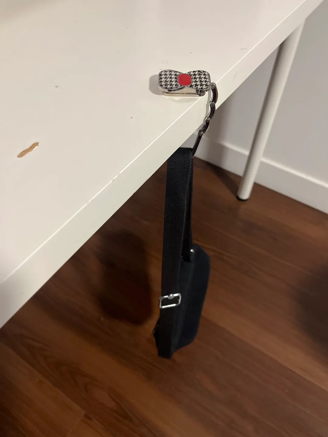 Purse Hook with Houndstooth Pattern image indicator(2)