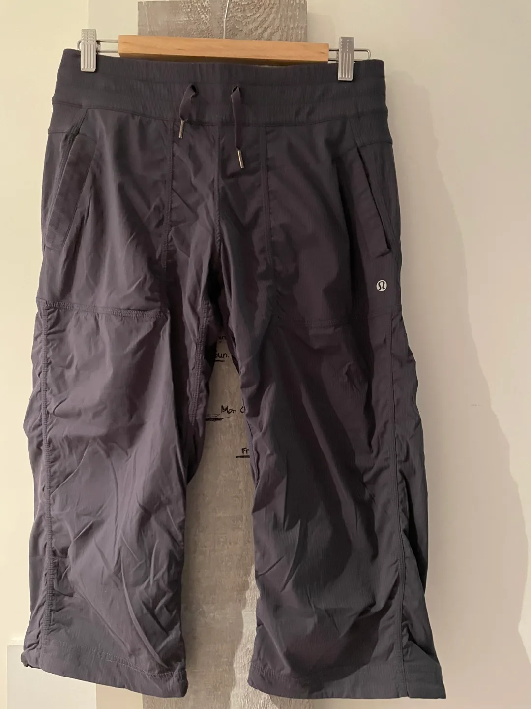 Lululemon Crop Pants - Size 6 thumbnail
