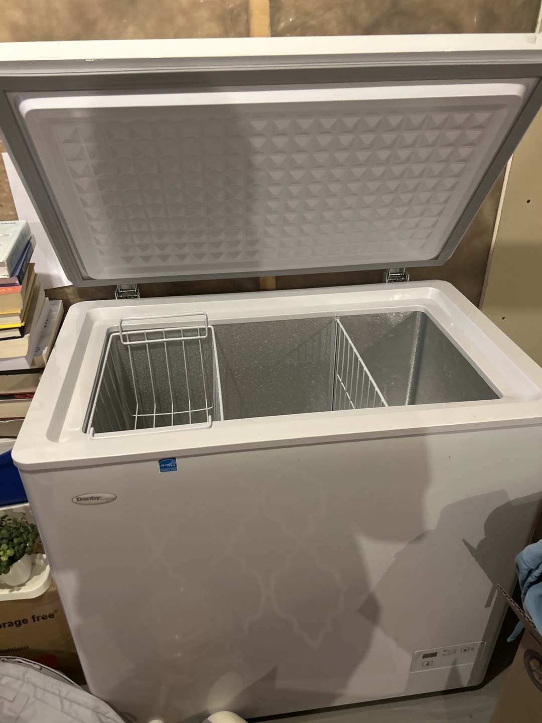 Danby Chest Freezer - Great Condition! - photo 3