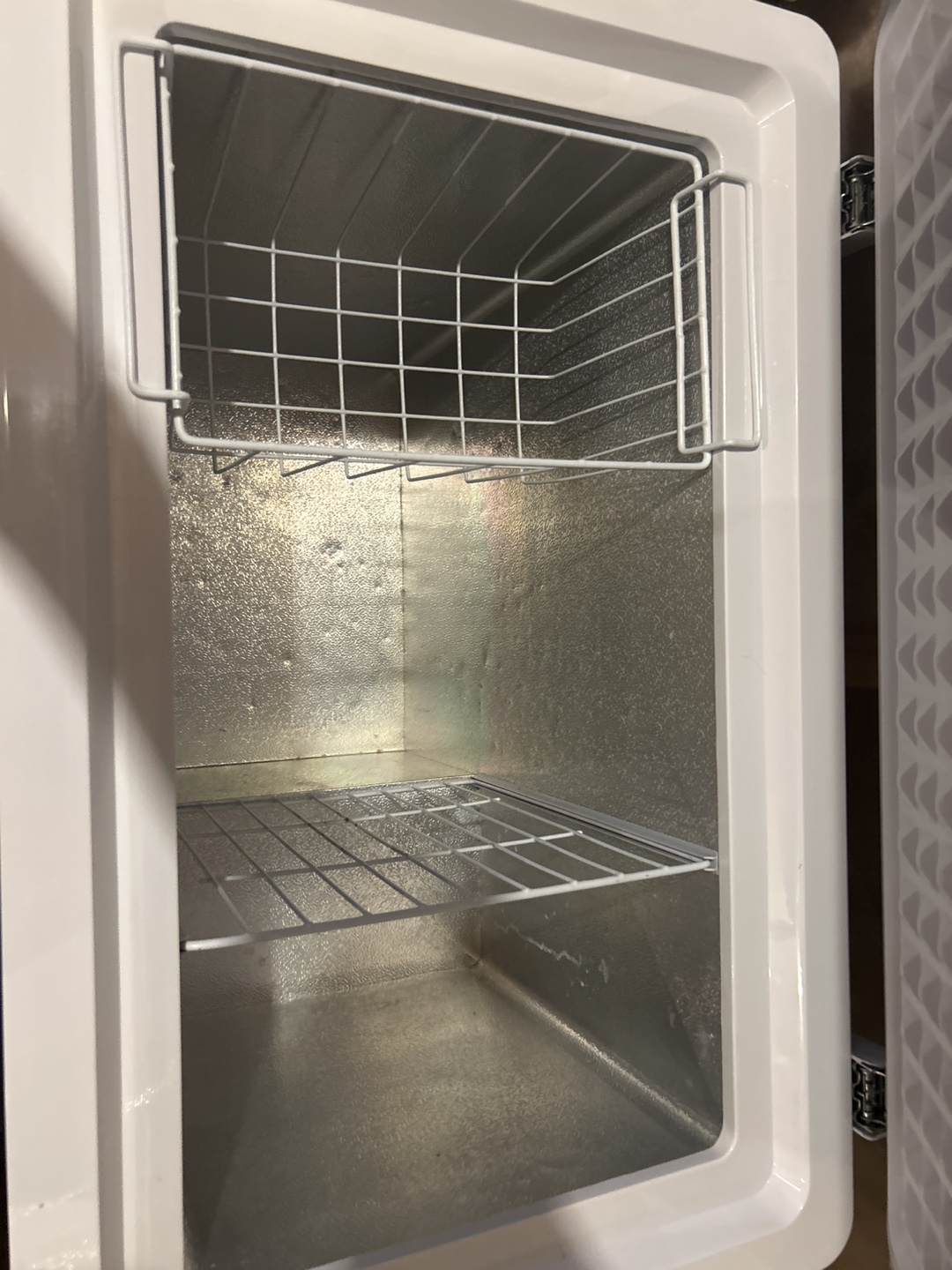 Danby Chest Freezer - Great Condition! - photo 2