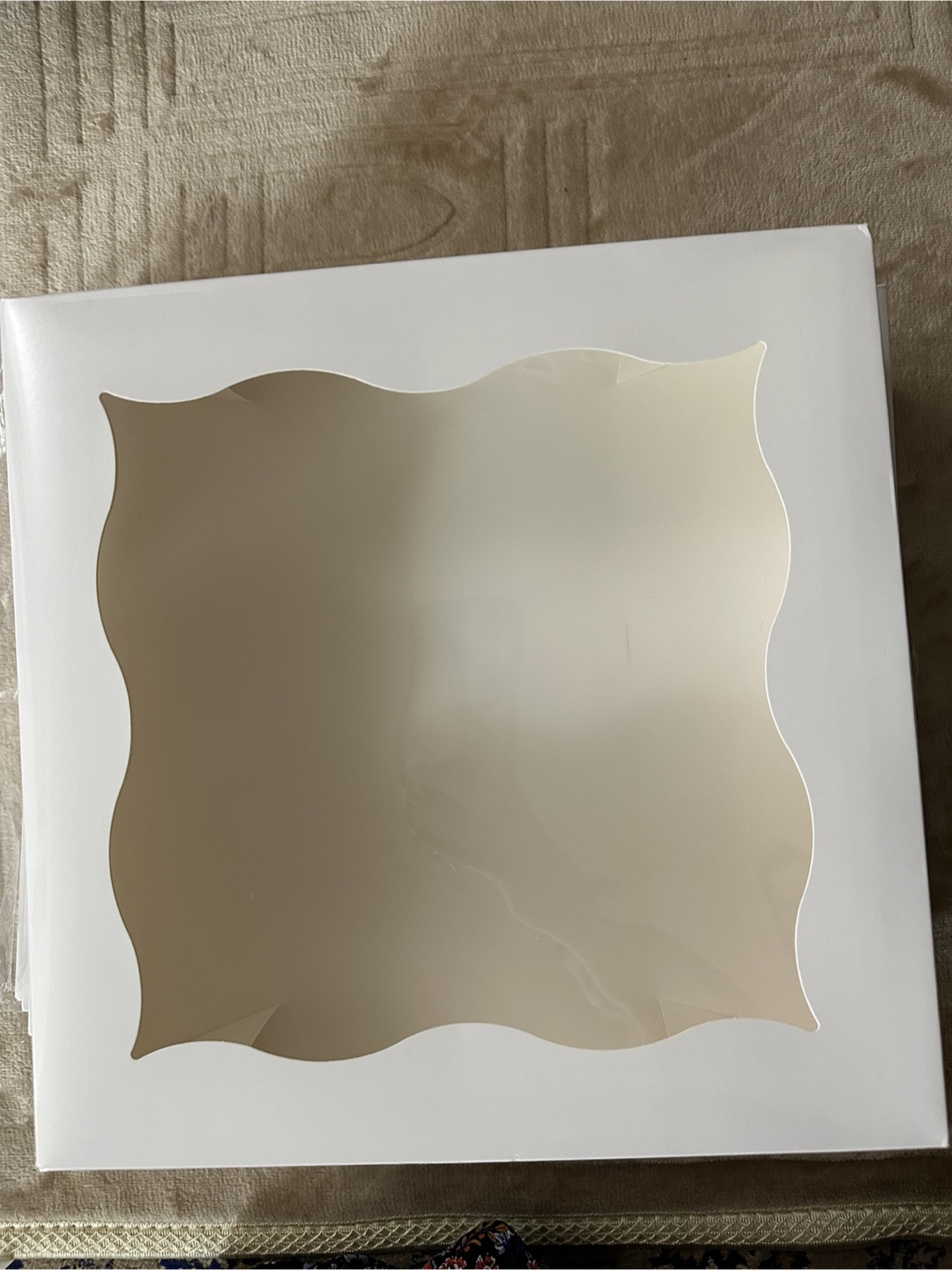 White baking box