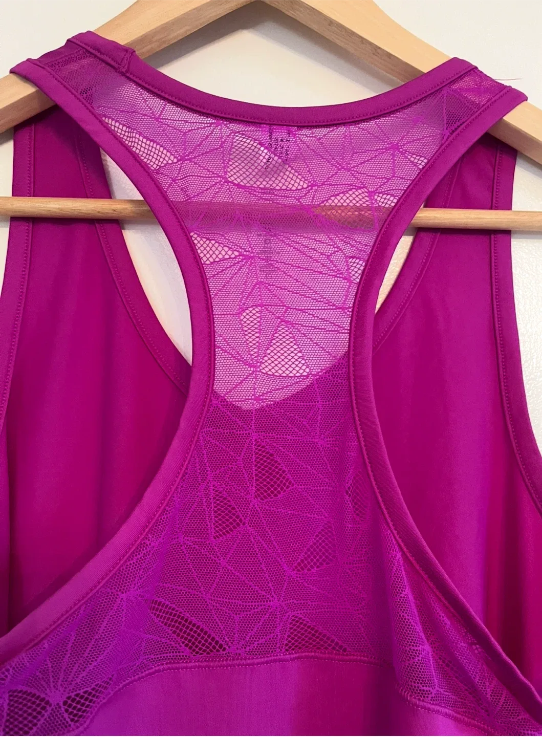 Under Armour HeatGear Tank Top - New With Tags image indicator(6)