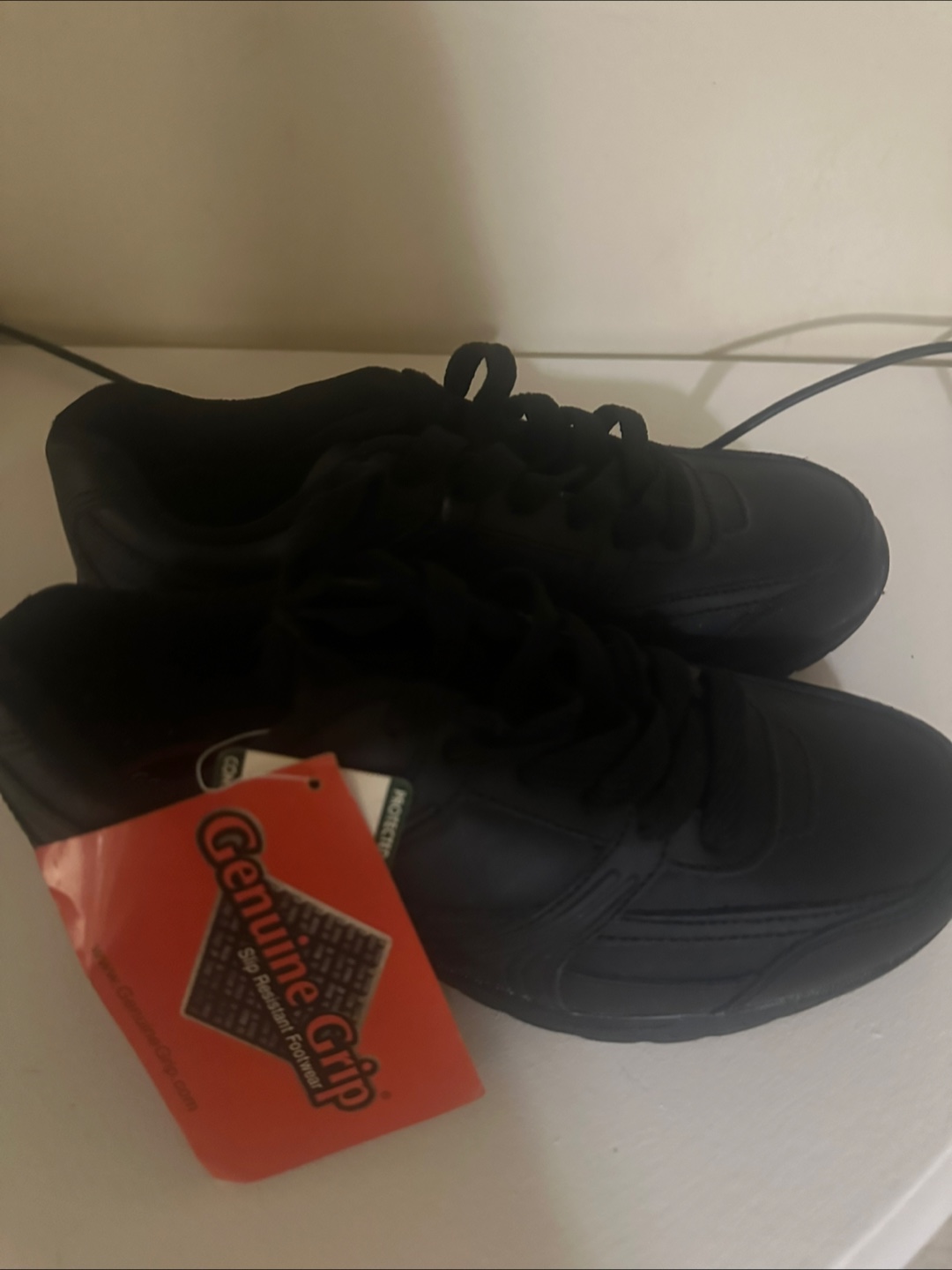 Genuine Grip Black Shoes - Men's 4.5W/Women's 6W