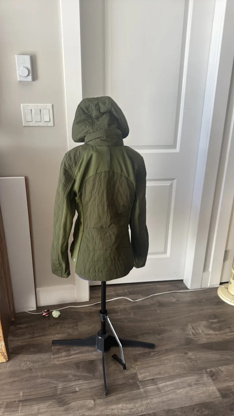 Lululemon light jacket with removable hood & front insert image indicator(5)