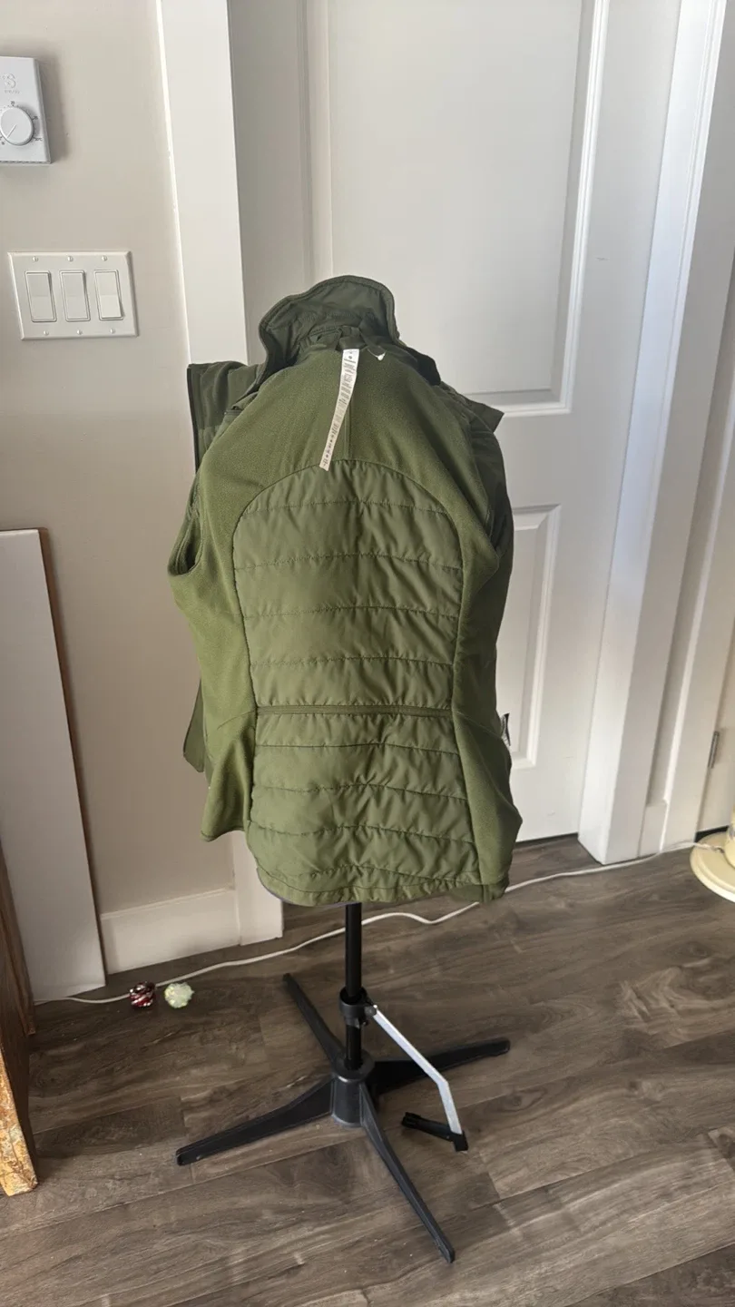 Lululemon light jacket with removable hood & front insert image indicator(6)