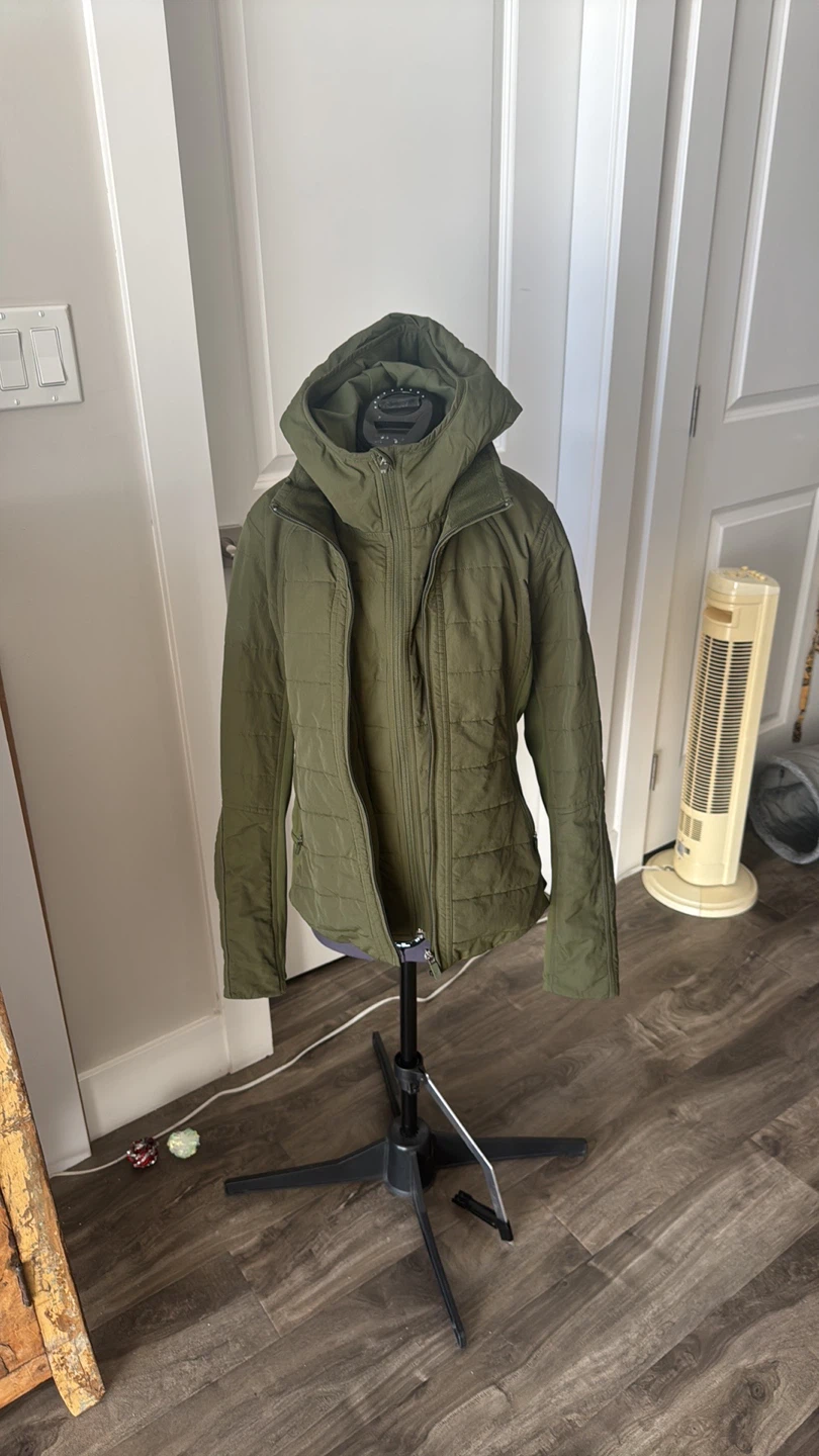 Lululemon light jacket with removable hood & front insert - photo 2