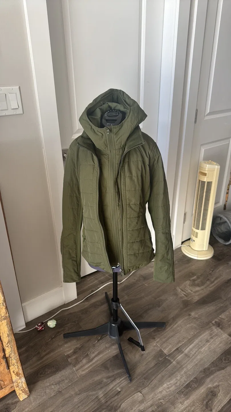 Lululemon light jacket with removable hood & front insert image indicator(2)