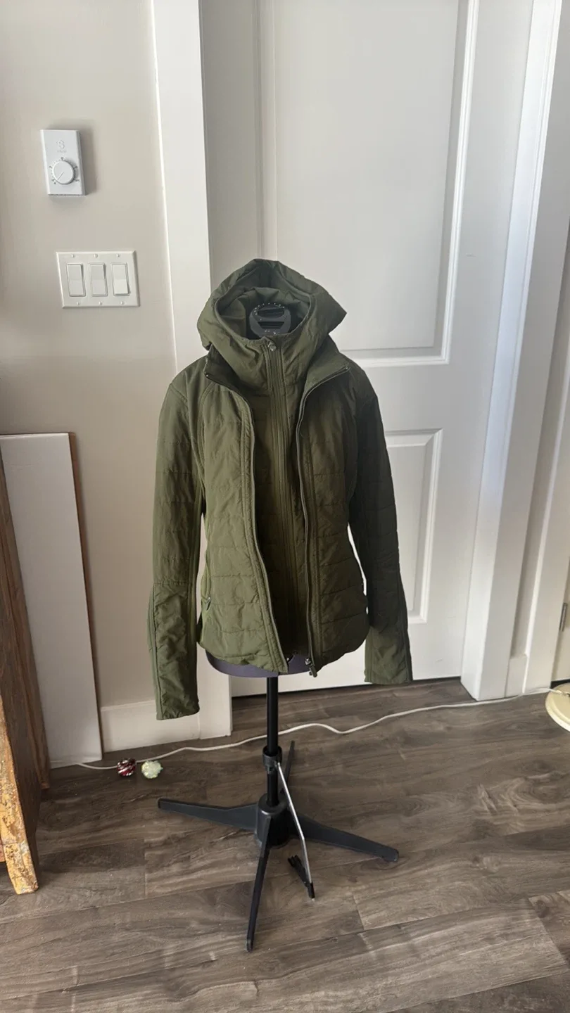 Lululemon light jacket with removable hood & front insert image indicator(3)