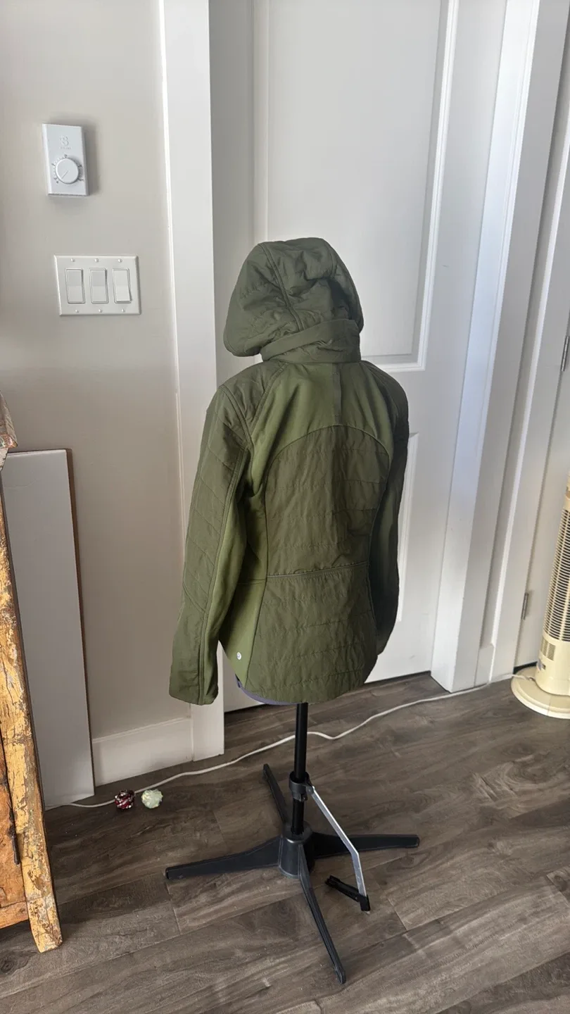 Lululemon light jacket with removable hood & front insert image indicator(7)