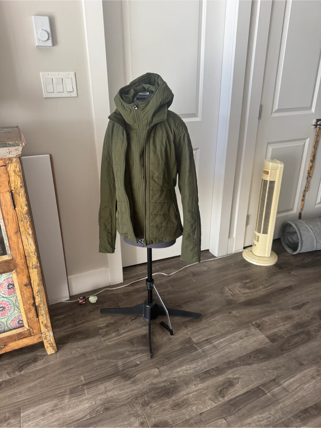 Lululemon light jacket with removable hood & front insert