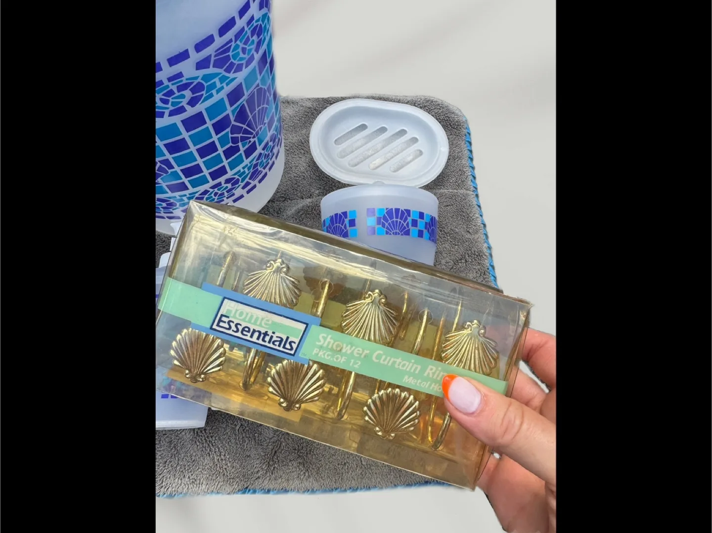 BRAND NEW Vintage Seashell Bathroom Set, Shower Rings: NeverUsed image indicator(3)