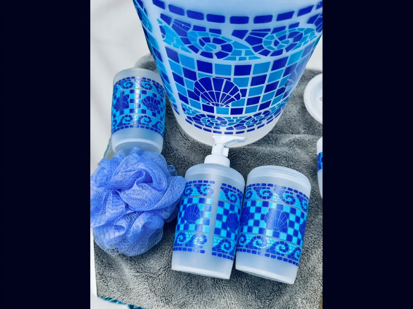 BRAND NEW Vintage Seashell Bathroom Set, Shower Rings: NeverUsed image indicator(4)