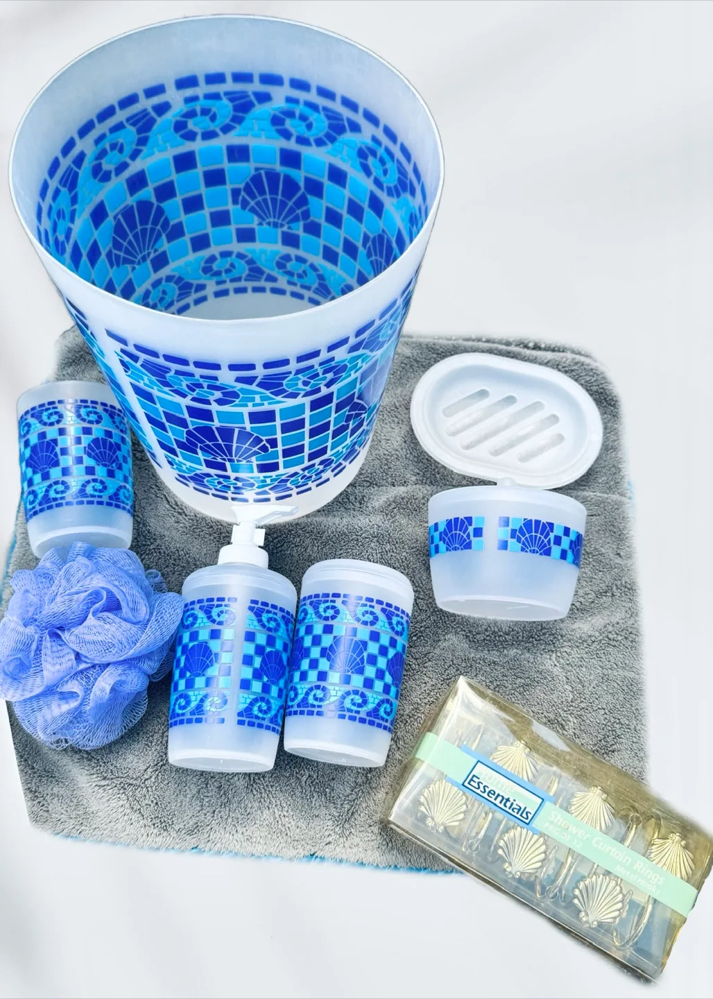 BRAND NEW Vintage Seashell Bathroom Set, Shower Rings: NeverUsed image indicator(2)