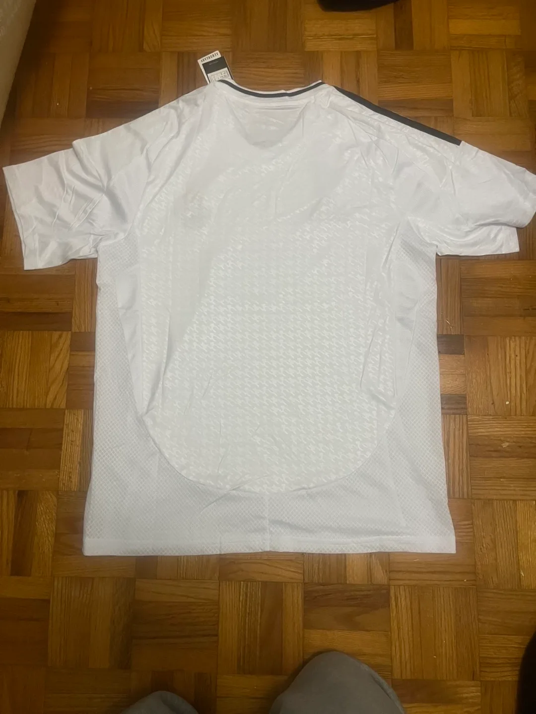 Adidas Real Madrid Jersey 24/25 - Size M - New with Tags image indicator(2)