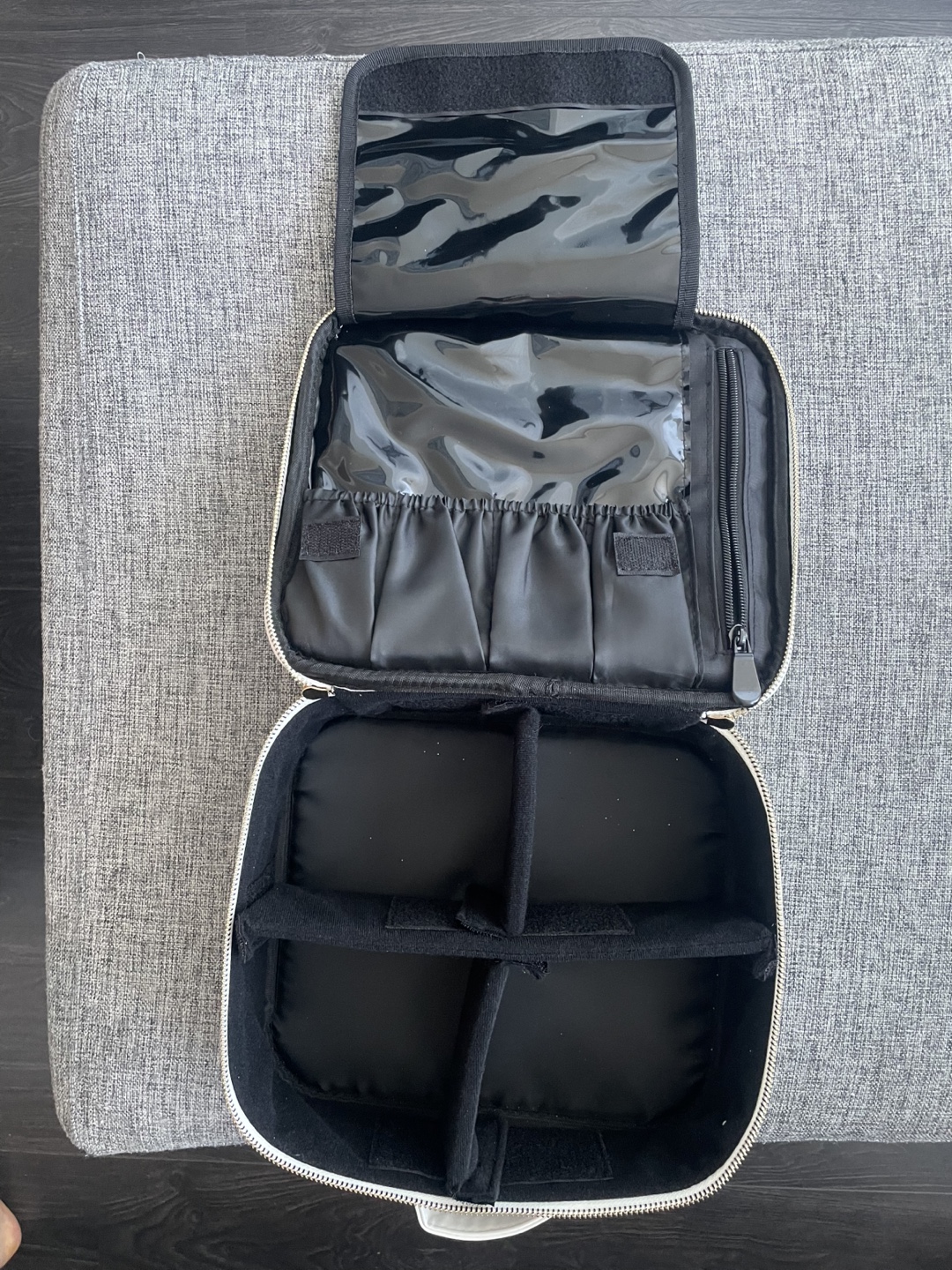 Clé de Peau Beauté Vanity Case - photo 3