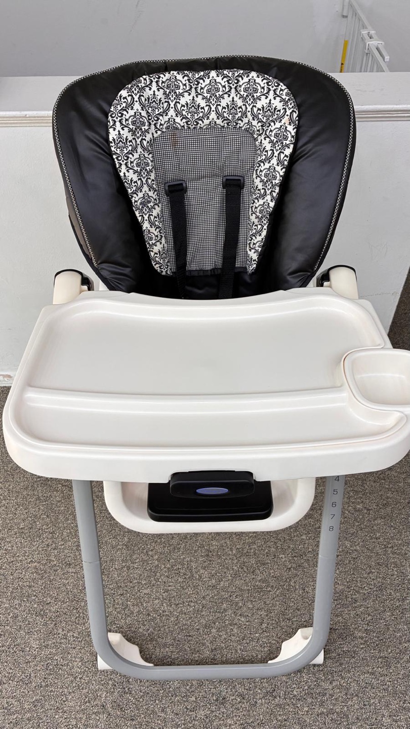 Graco High Chair - Black & White - photo 2