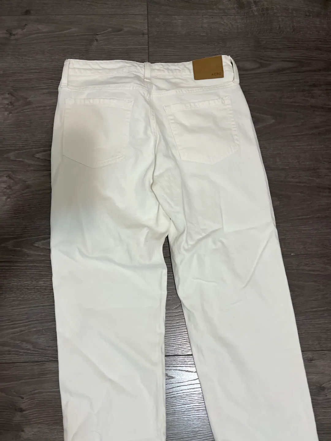 Aeropostale White Low Rise Baggy Crop Jeans - Size 2R image indicator(2)