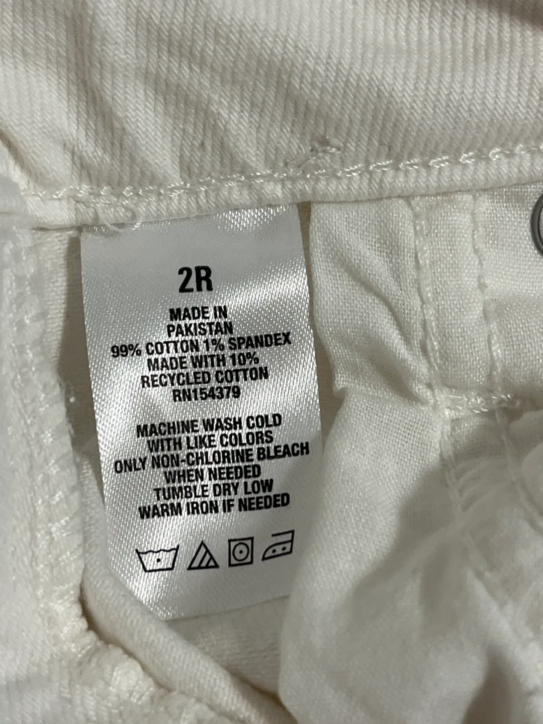 Aeropostale White Low Rise Baggy Crop Jeans - Size 2R image indicator(5)