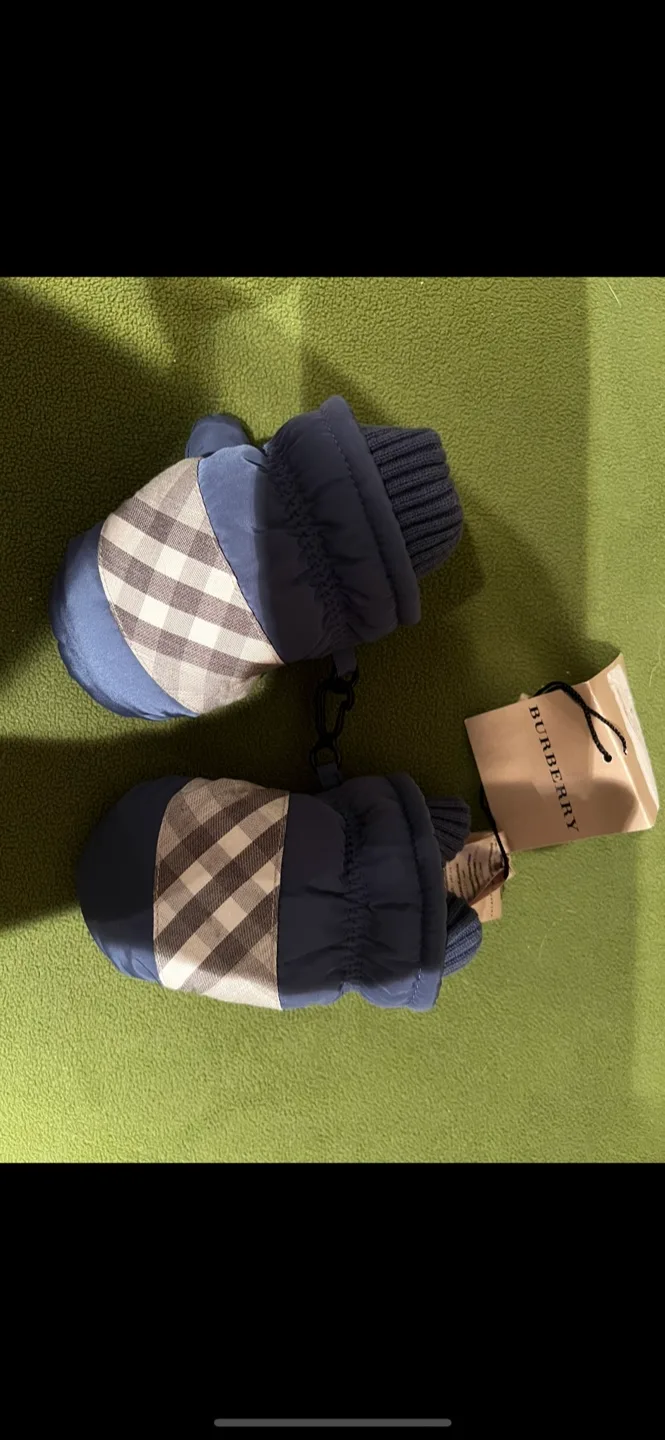 Burberry Kids Mittens - Size 13 - New with Tags thumbnail