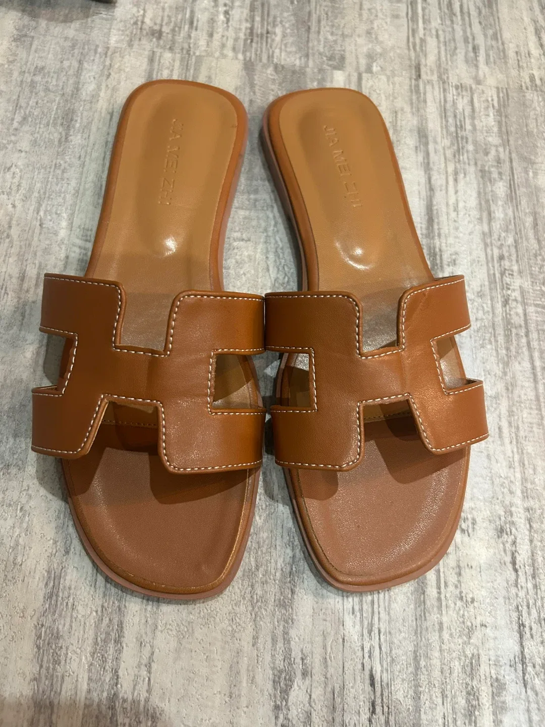 Women’s Sandals thumbnail
