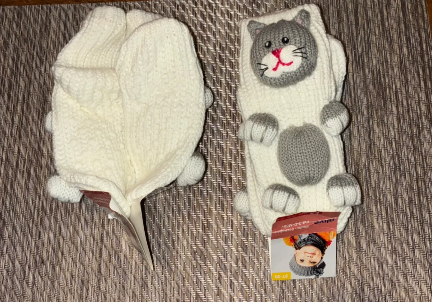 Free children’s Cat booties thumbnail