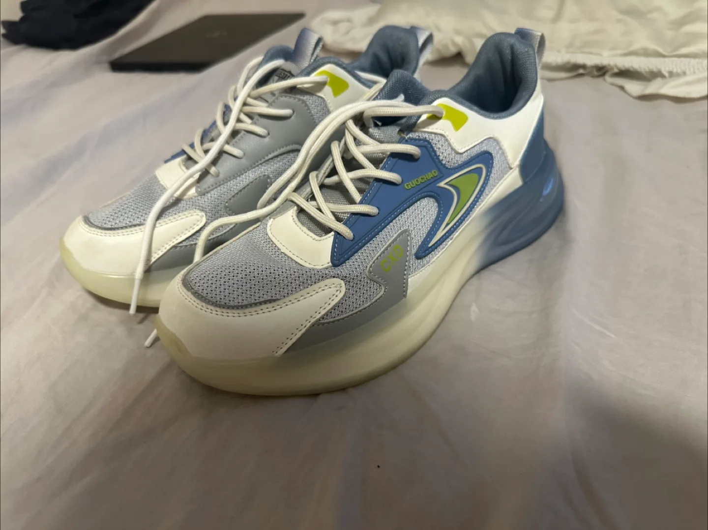 Guo Chao White/Grey Sneakers thumbnail
