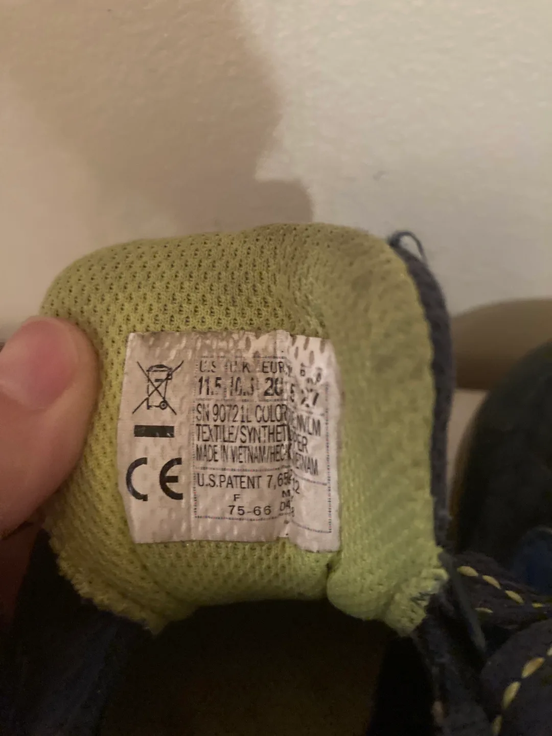 Skechers S-Lights Size 11.5 Kids Sneakers image indicator(3)