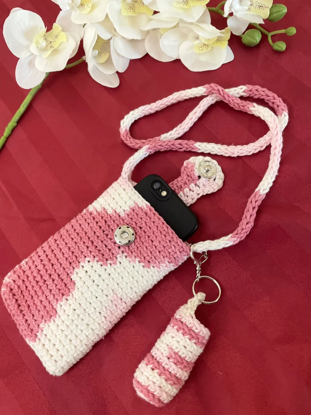 Handmade Crocheted Phone Bag with Lip Balm Holder image indicator(2)