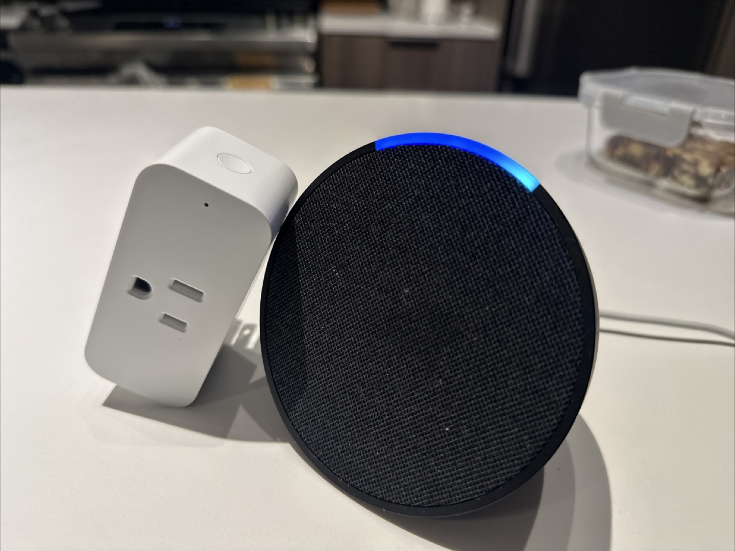 Amazon Basics Smart Plug & Echo Pop